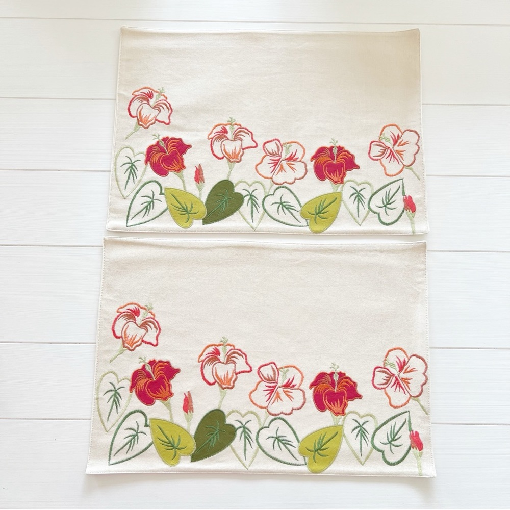 Pier 1 Floral Embroidered Placemats Kitchen Linens - Cream, Red, Green Set of 2
